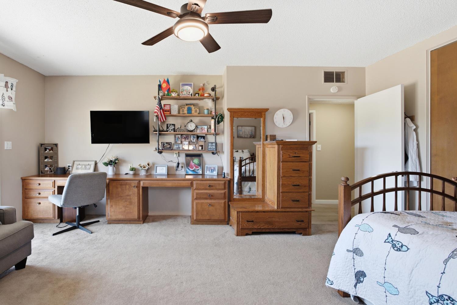 936 E Nebraska Ave, Dinuba, CA 93618