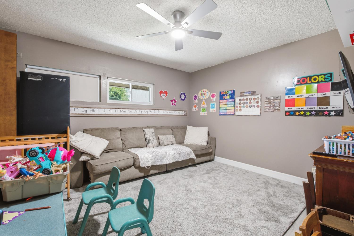 936 E Nebraska Ave, Dinuba, CA 93618