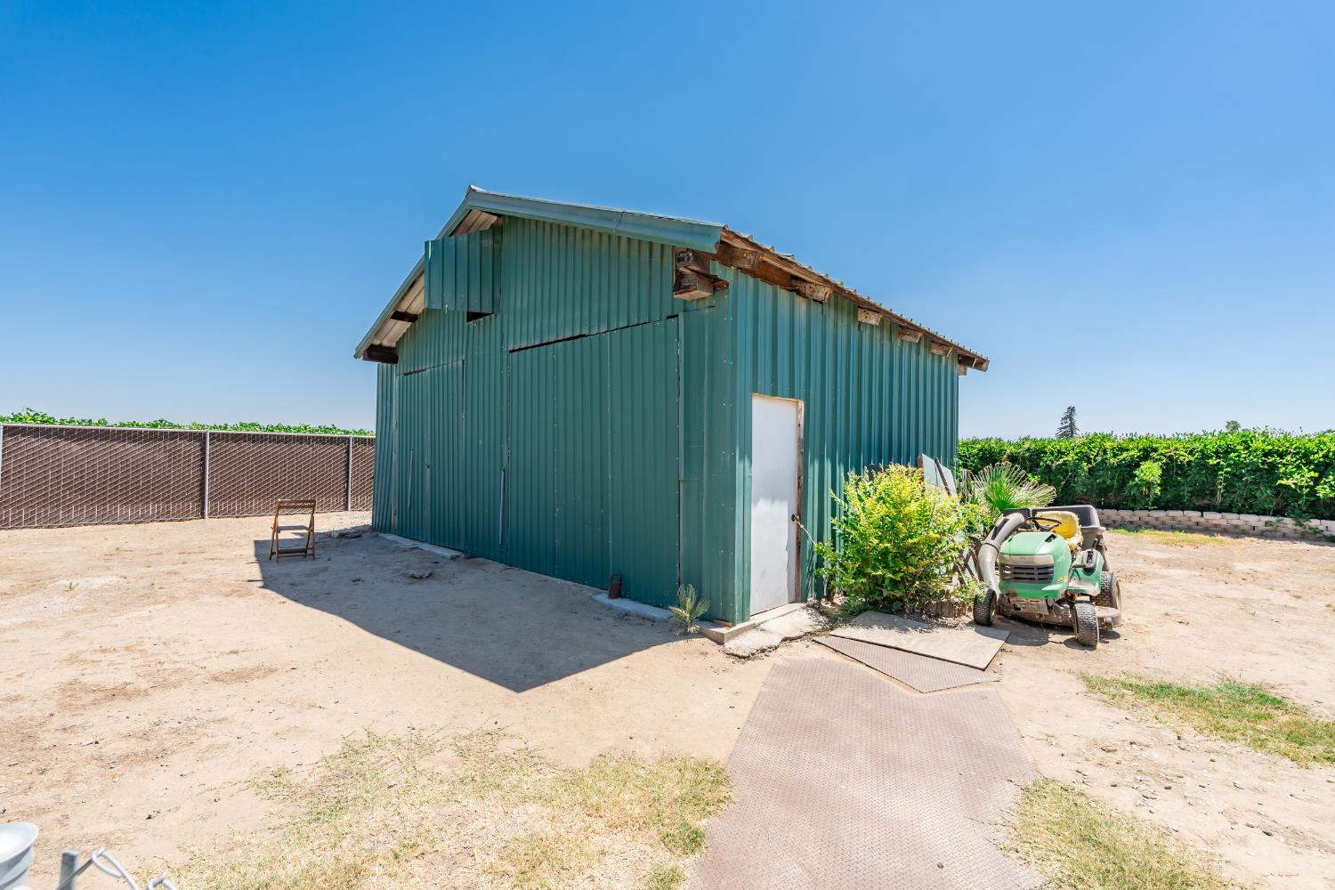 936 E Nebraska Ave, Dinuba, CA 93618