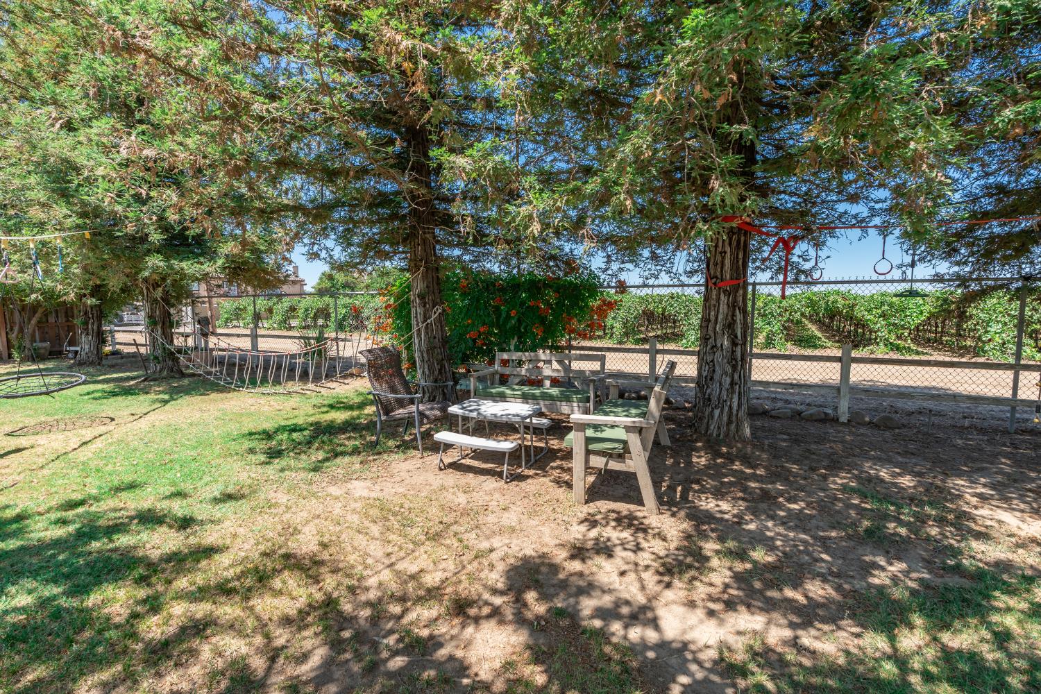 936 E Nebraska Ave, Dinuba, CA 93618