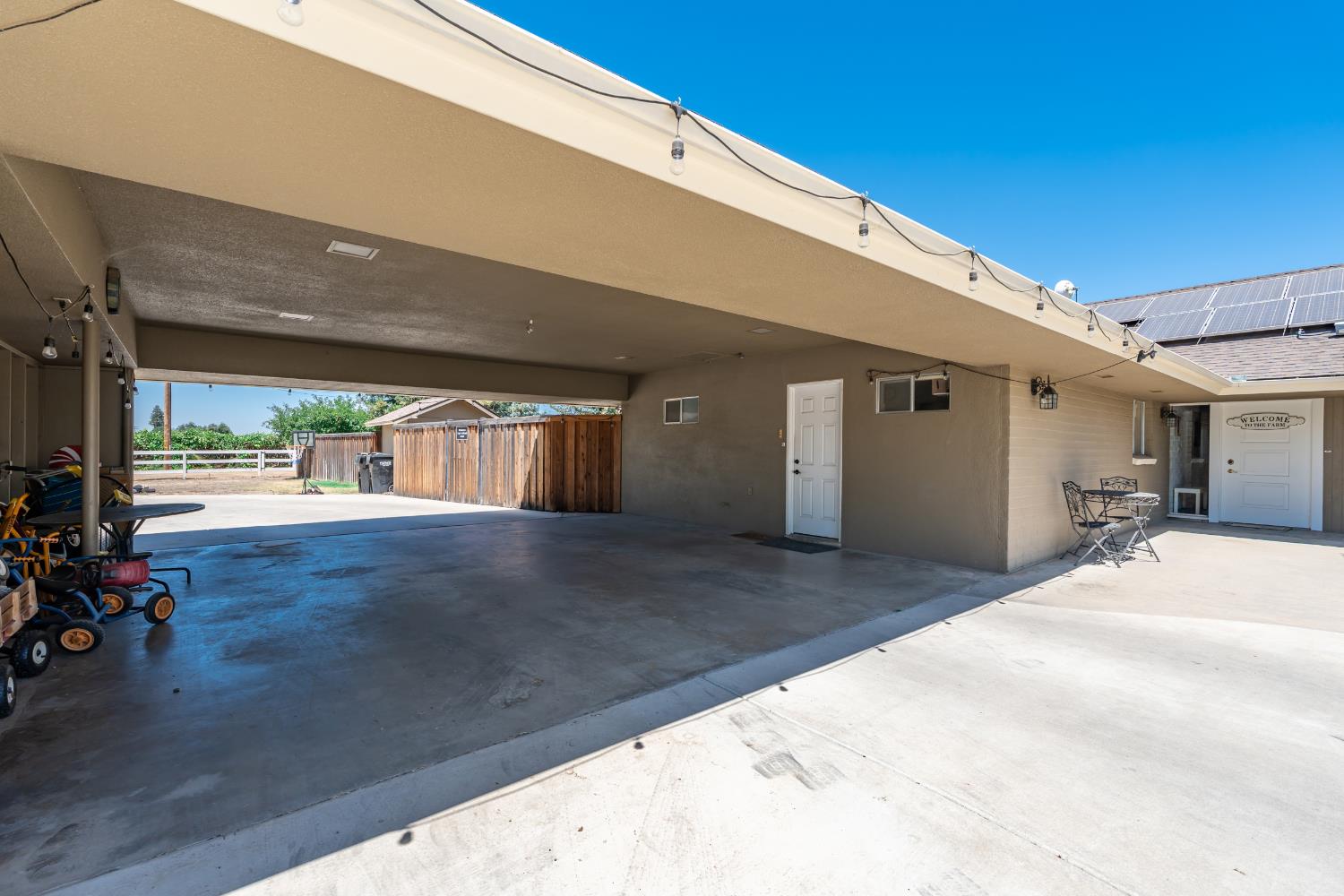 936 E Nebraska Ave, Dinuba, CA 93618