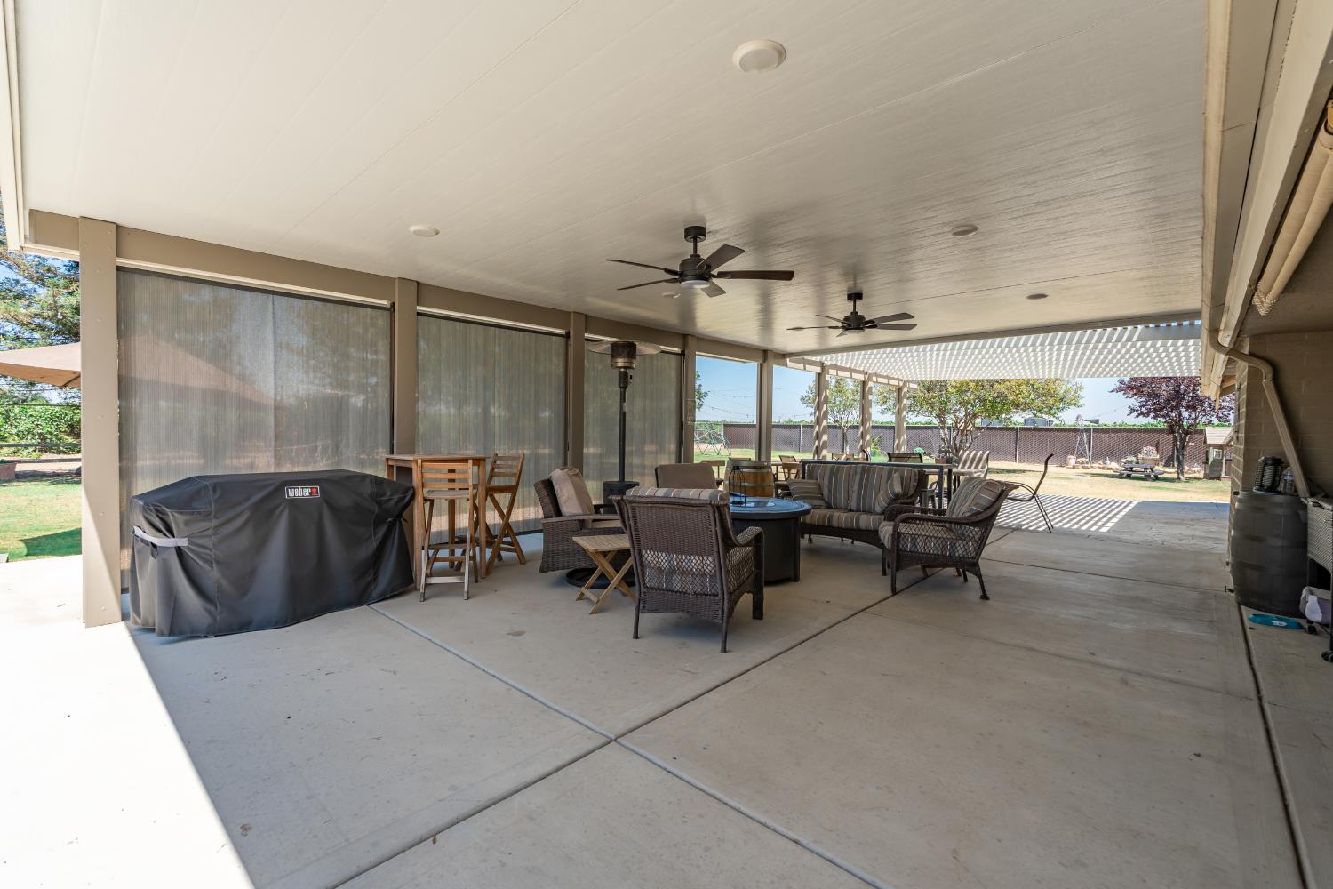 936 E Nebraska Ave, Dinuba, CA 93618