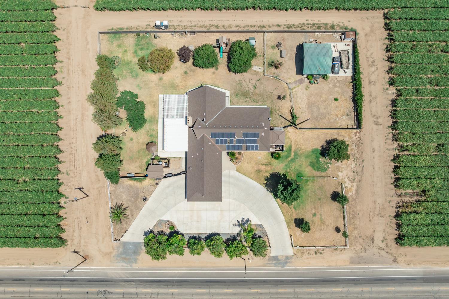 936 E Nebraska Ave, Dinuba, CA 93618