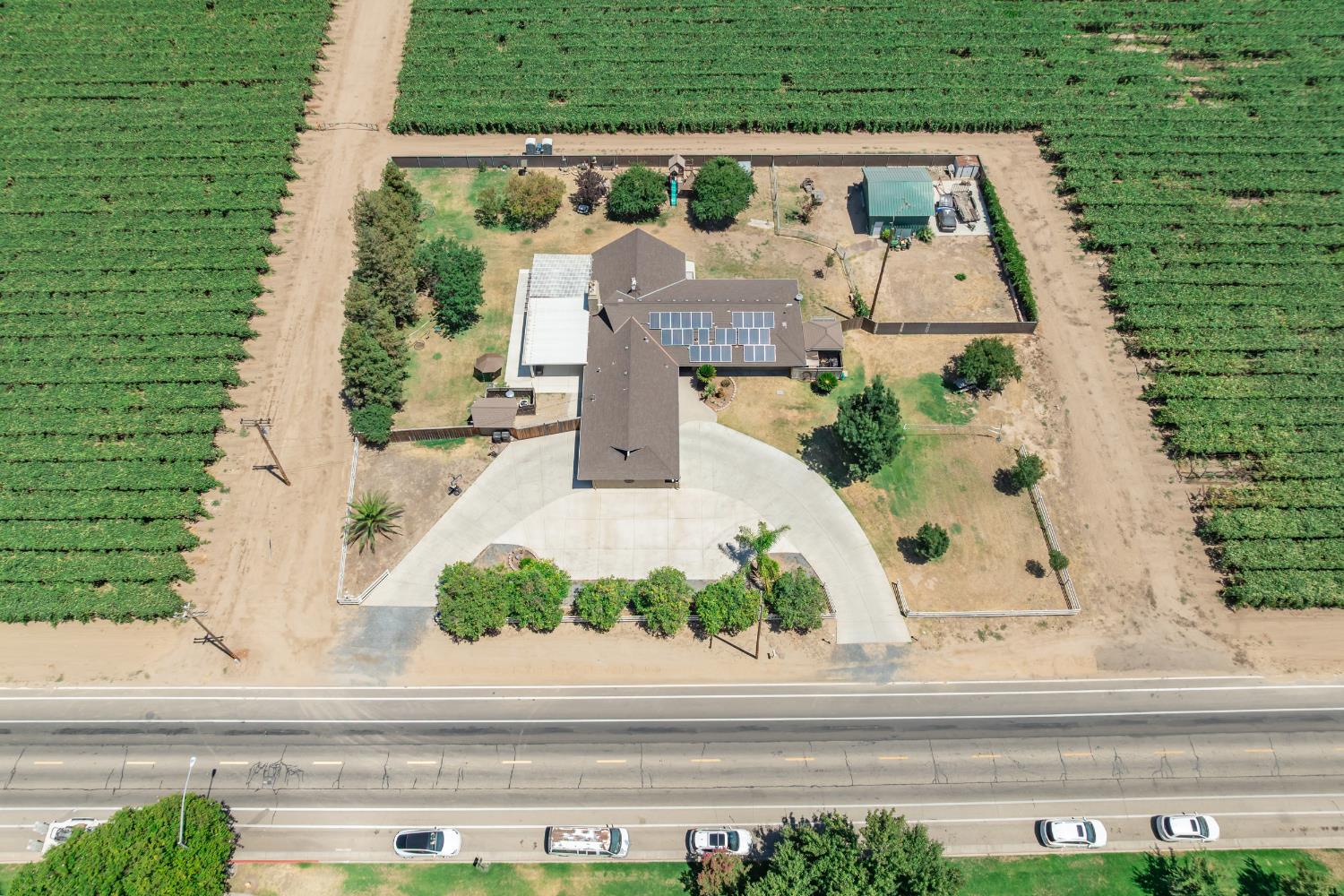 936 E Nebraska Ave, Dinuba, CA 93618