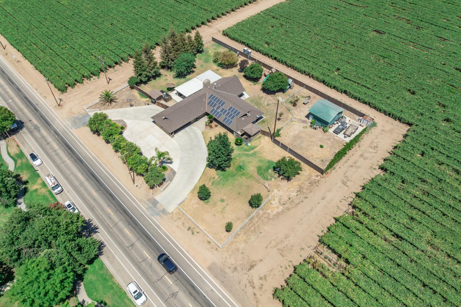 936 E Nebraska Ave, Dinuba, CA 93618