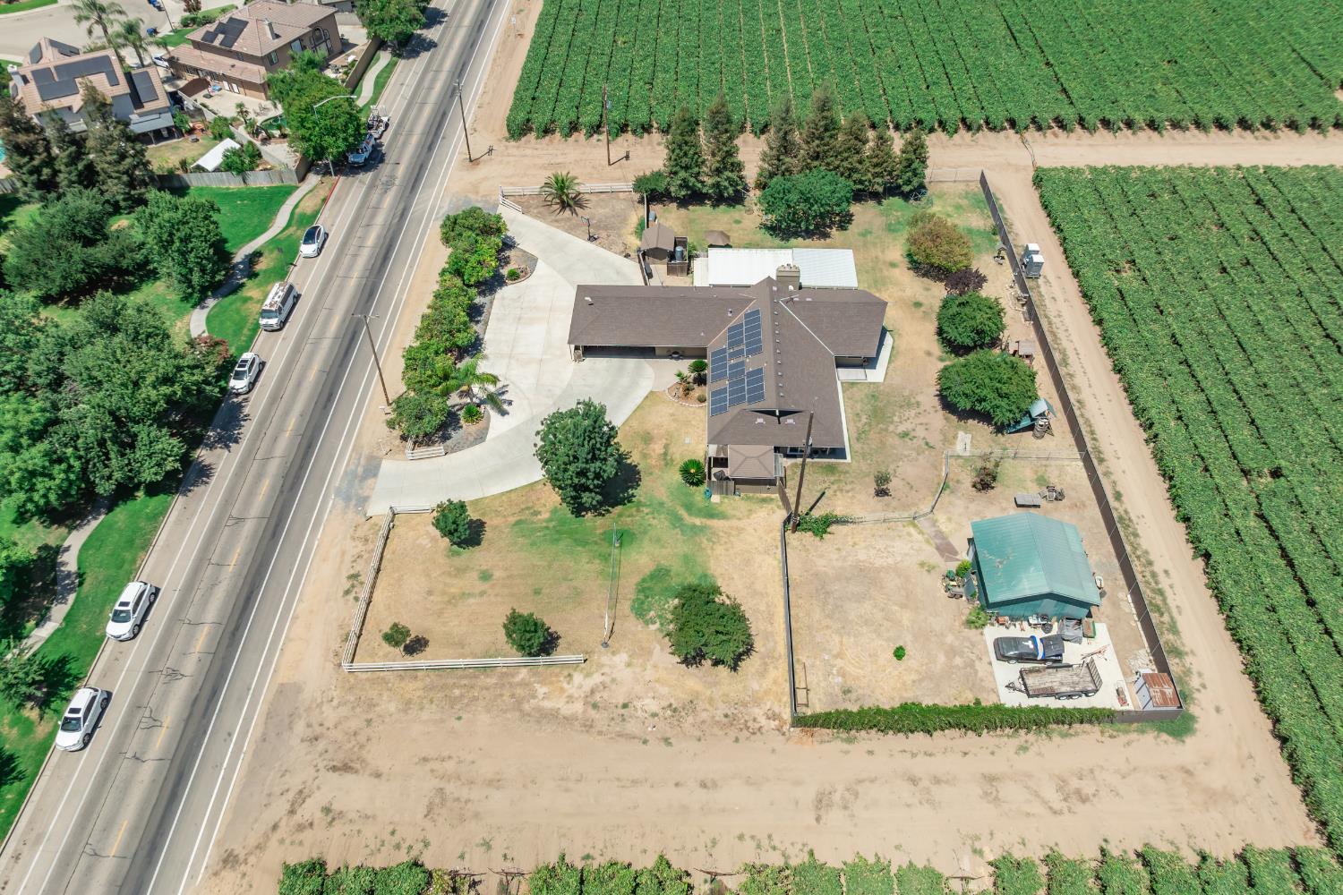 936 E Nebraska Ave, Dinuba, CA 93618