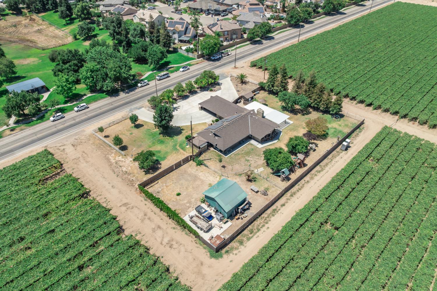 936 E Nebraska Ave, Dinuba, CA 93618