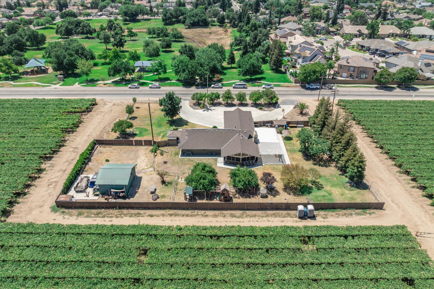 936 E Nebraska Ave, Dinuba, CA 93618
