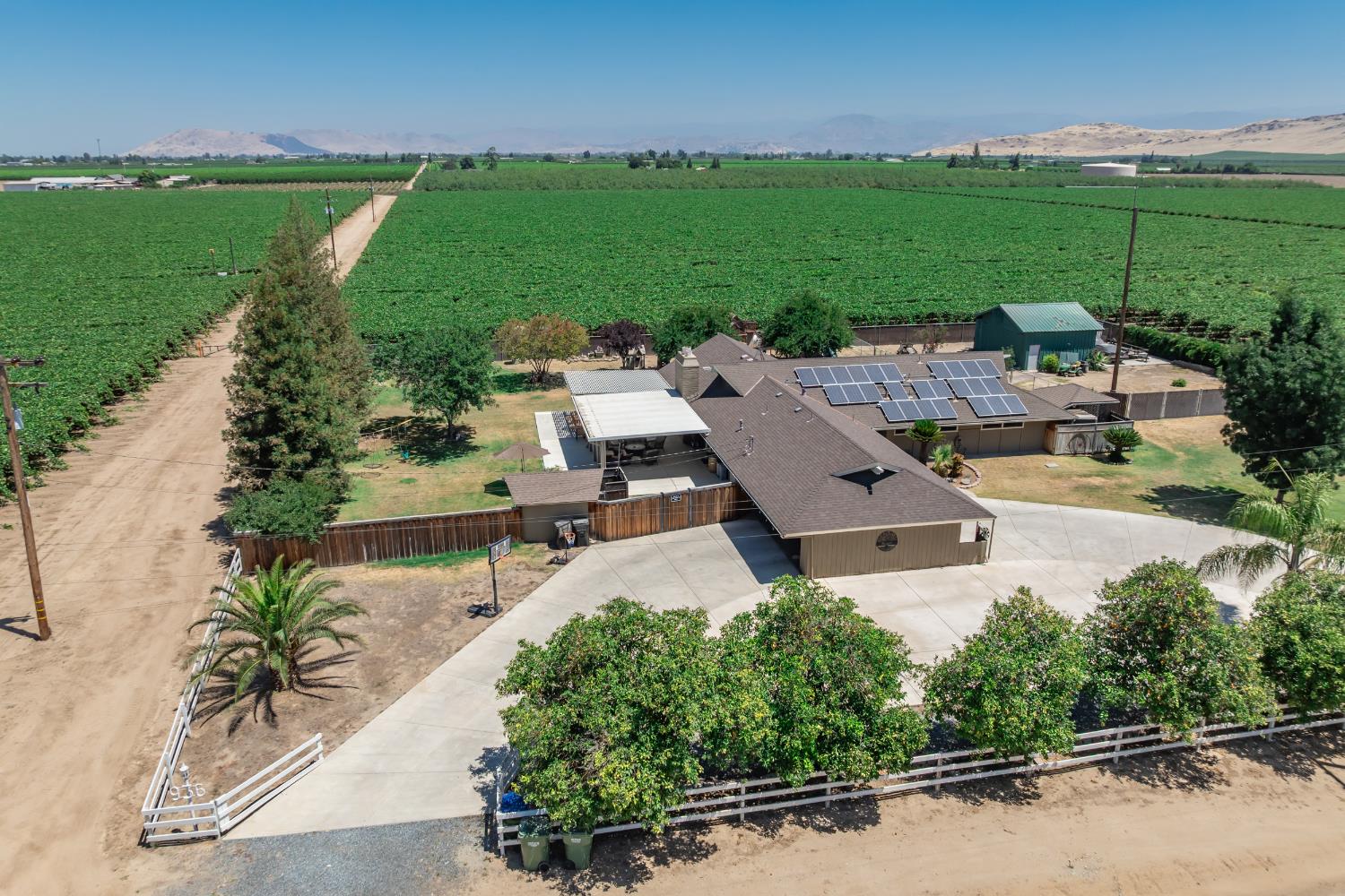 936 E Nebraska Ave, Dinuba, CA 93618