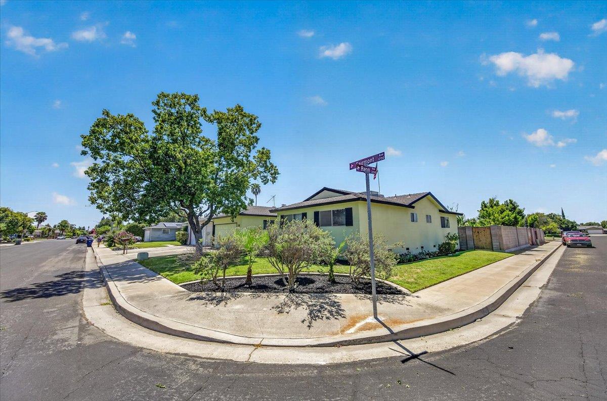 1726 Fairmont Ave, Clovis, CA 93611