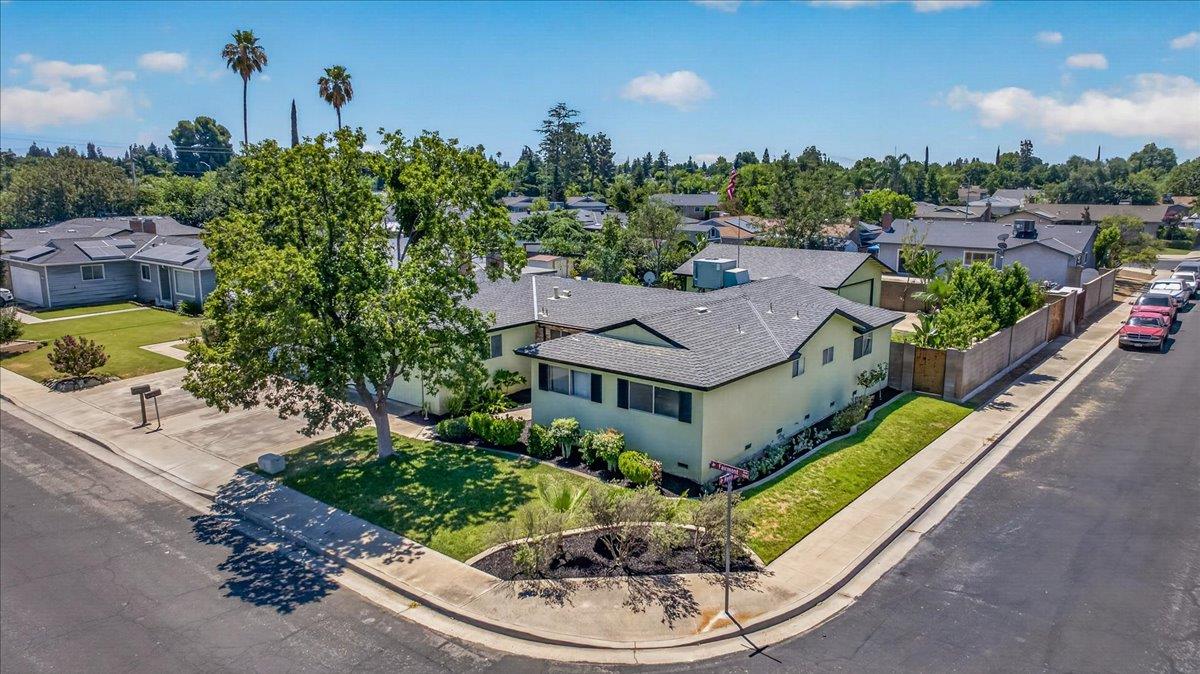 1726 Fairmont Ave, Clovis, CA 93611