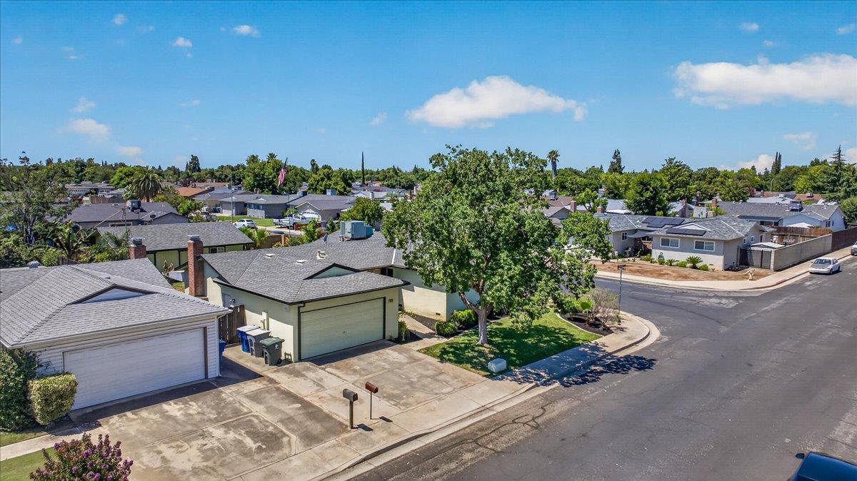 1726 Fairmont Ave, Clovis, CA 93611