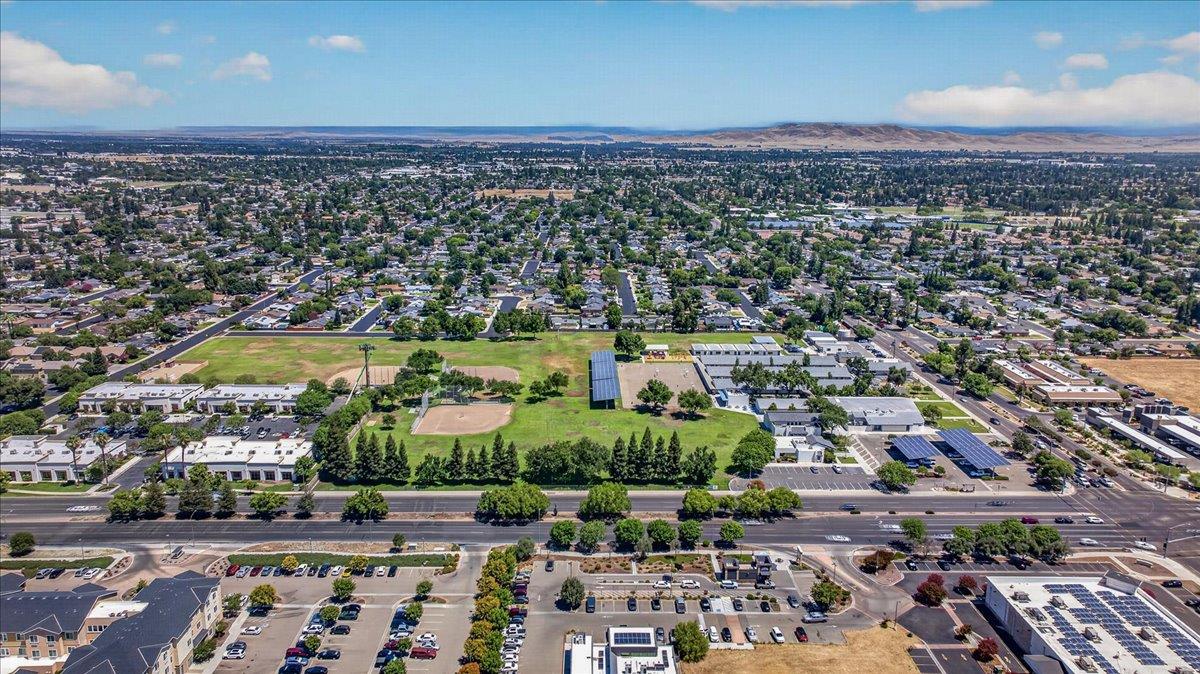 1726 Fairmont Ave, Clovis, CA 93611