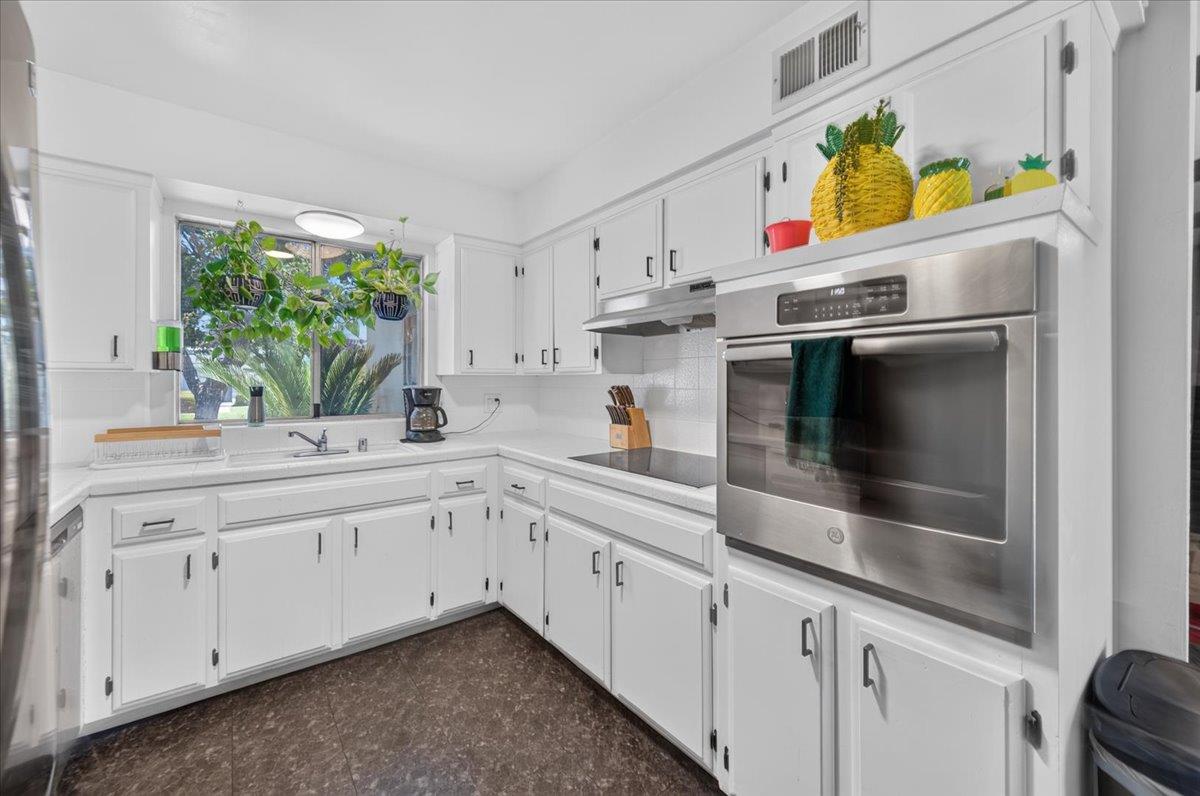 1726 Fairmont Ave, Clovis, CA 93611