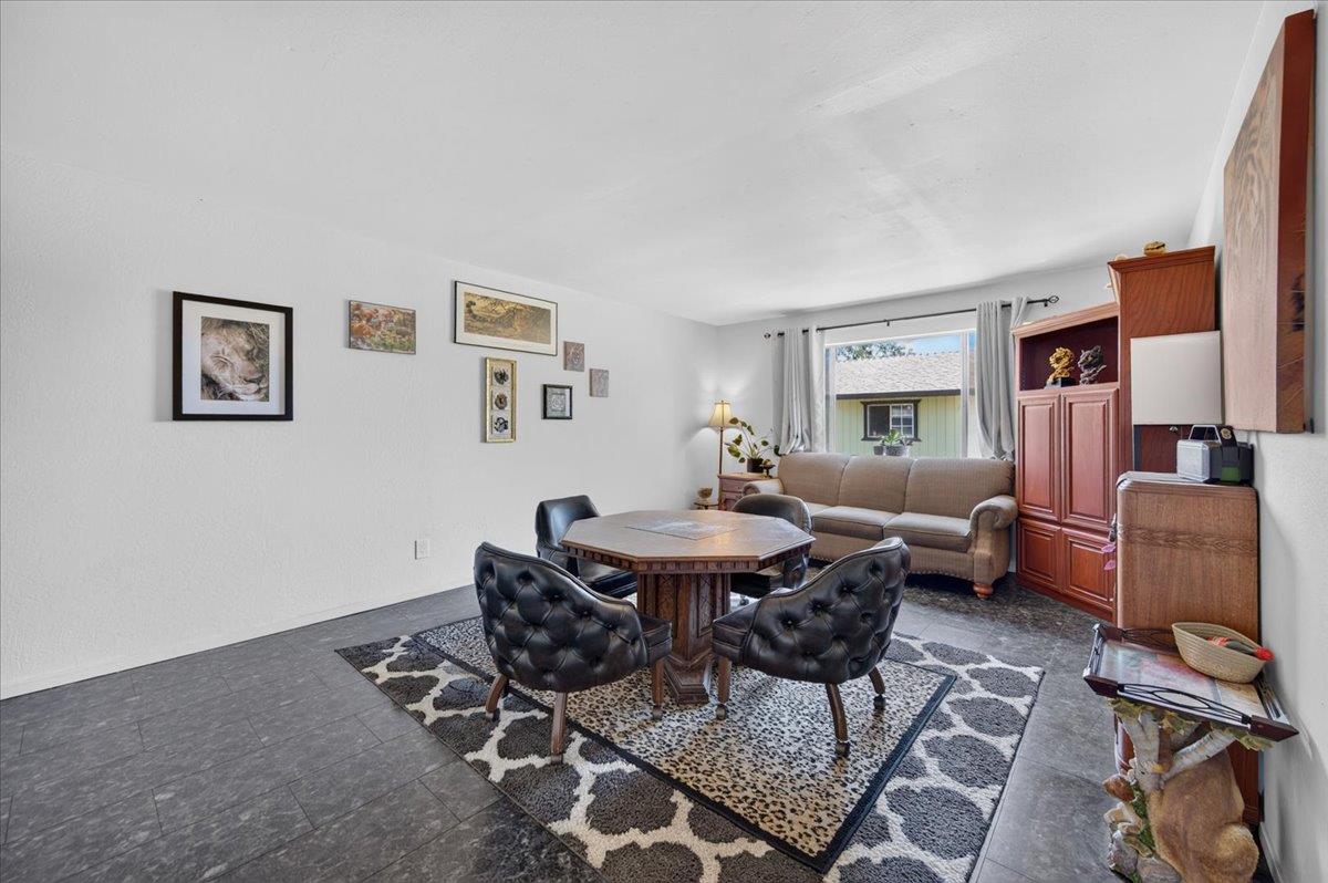 1726 Fairmont Ave, Clovis, CA 93611