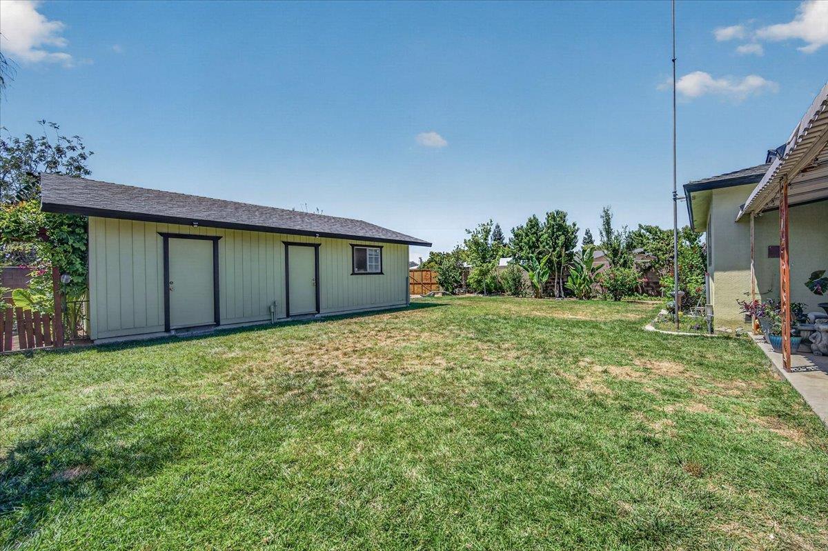 1726 Fairmont Ave, Clovis, CA 93611