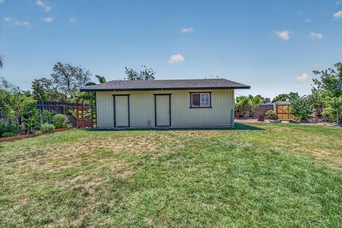 1726 Fairmont Ave, Clovis, CA 93611