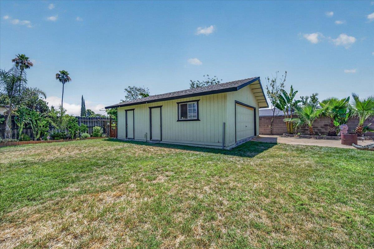 1726 Fairmont Ave, Clovis, CA 93611
