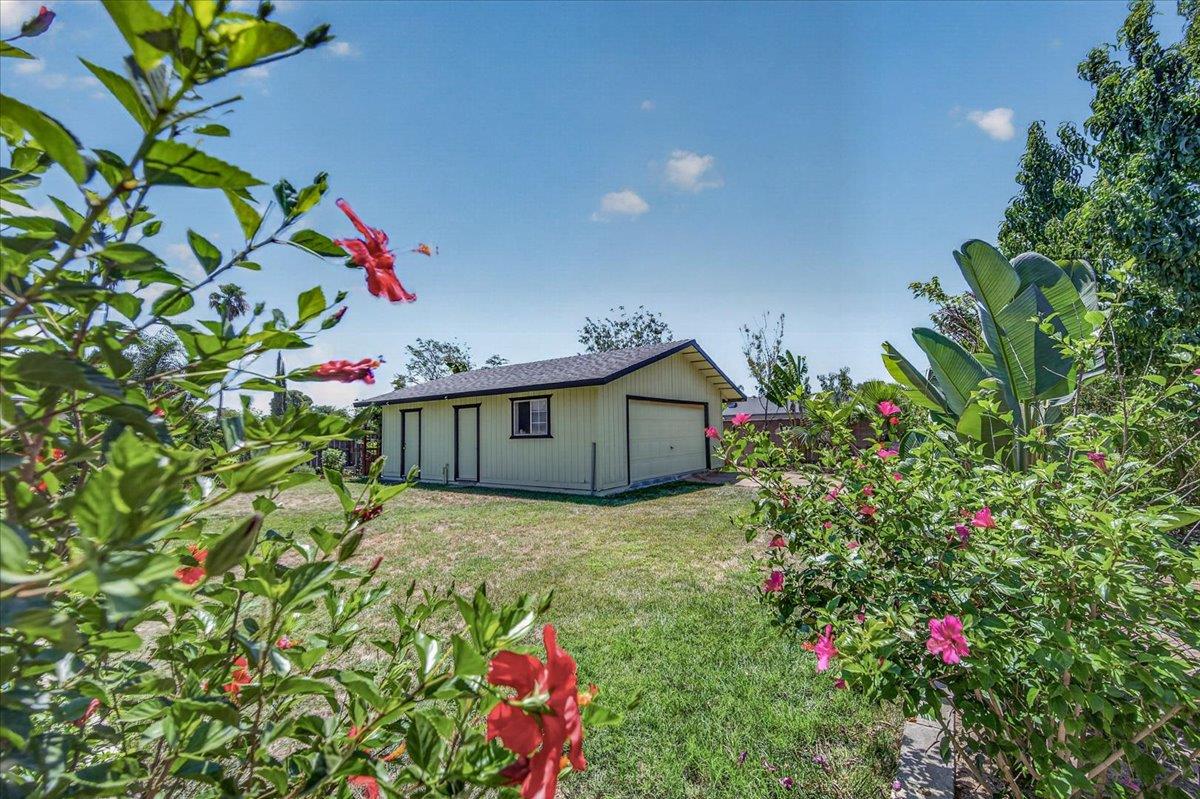 1726 Fairmont Ave, Clovis, CA 93611