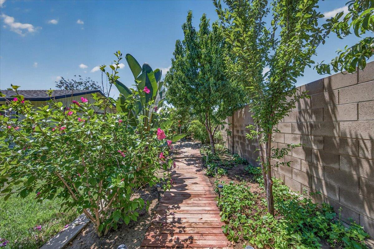 1726 Fairmont Ave, Clovis, CA 93611