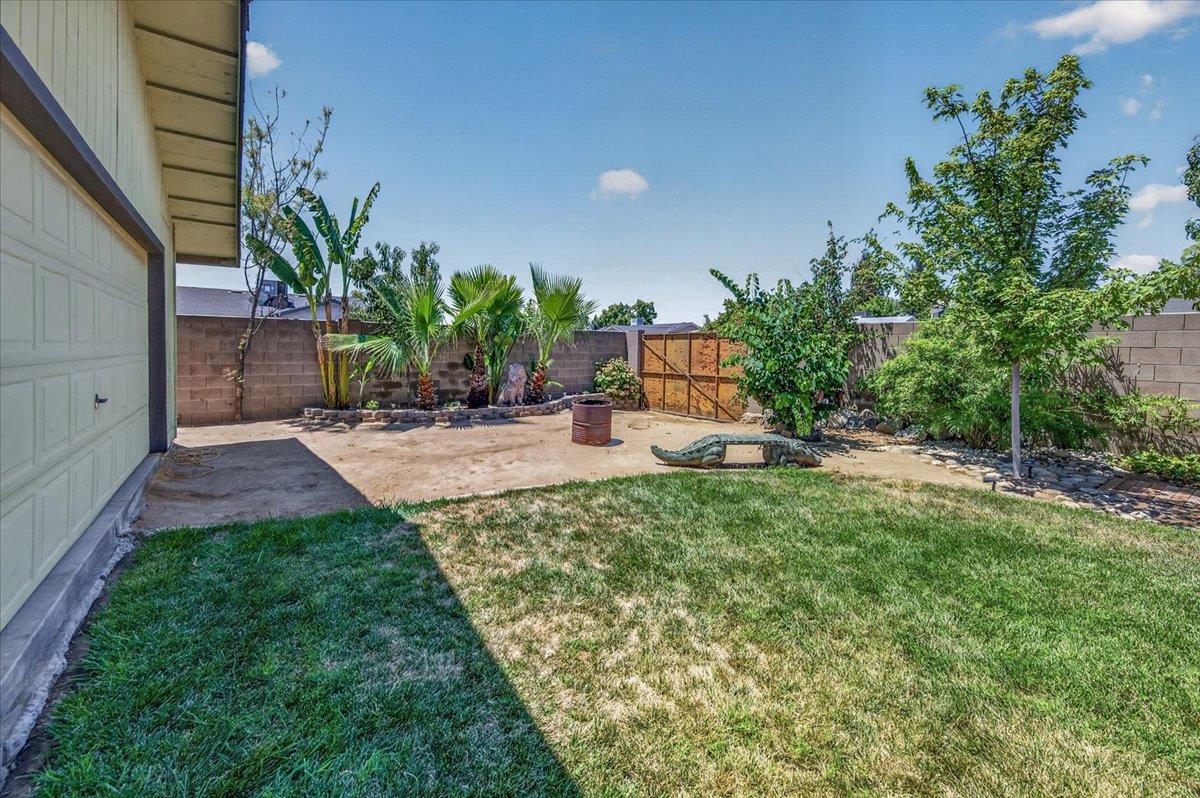 1726 Fairmont Ave, Clovis, CA 93611