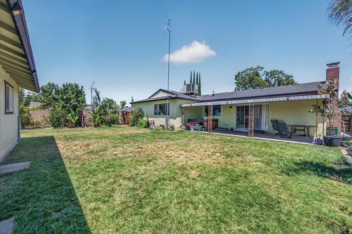 1726 Fairmont Ave, Clovis, CA 93611