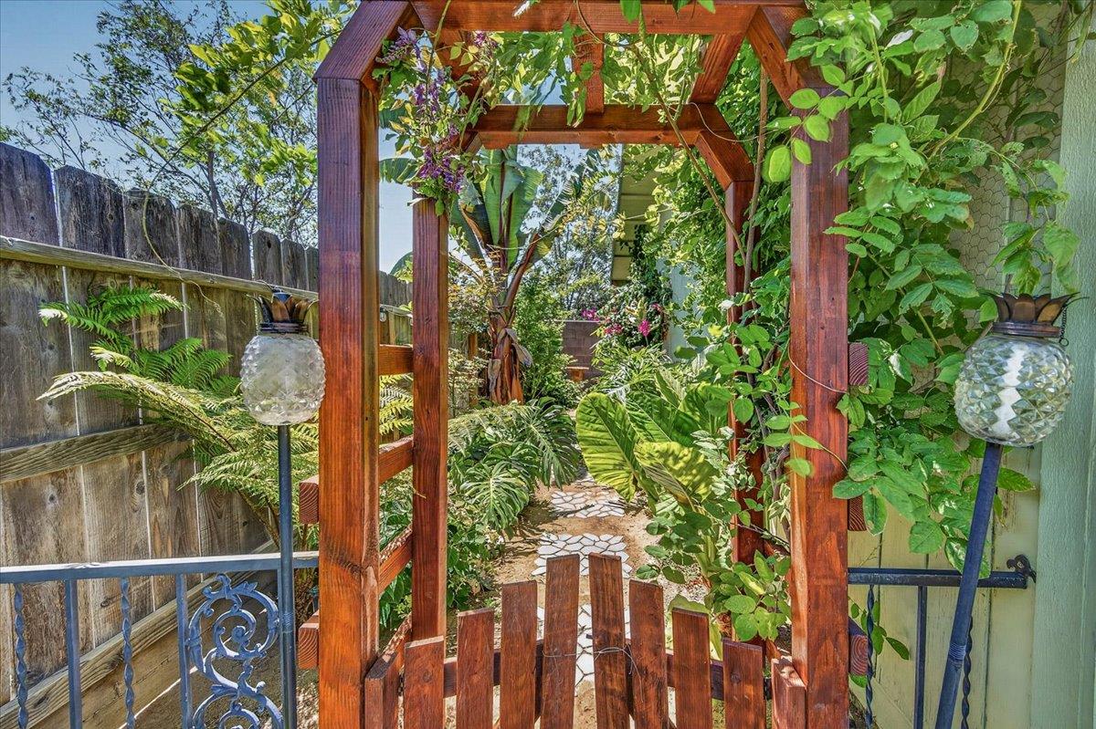 1726 Fairmont Ave, Clovis, CA 93611