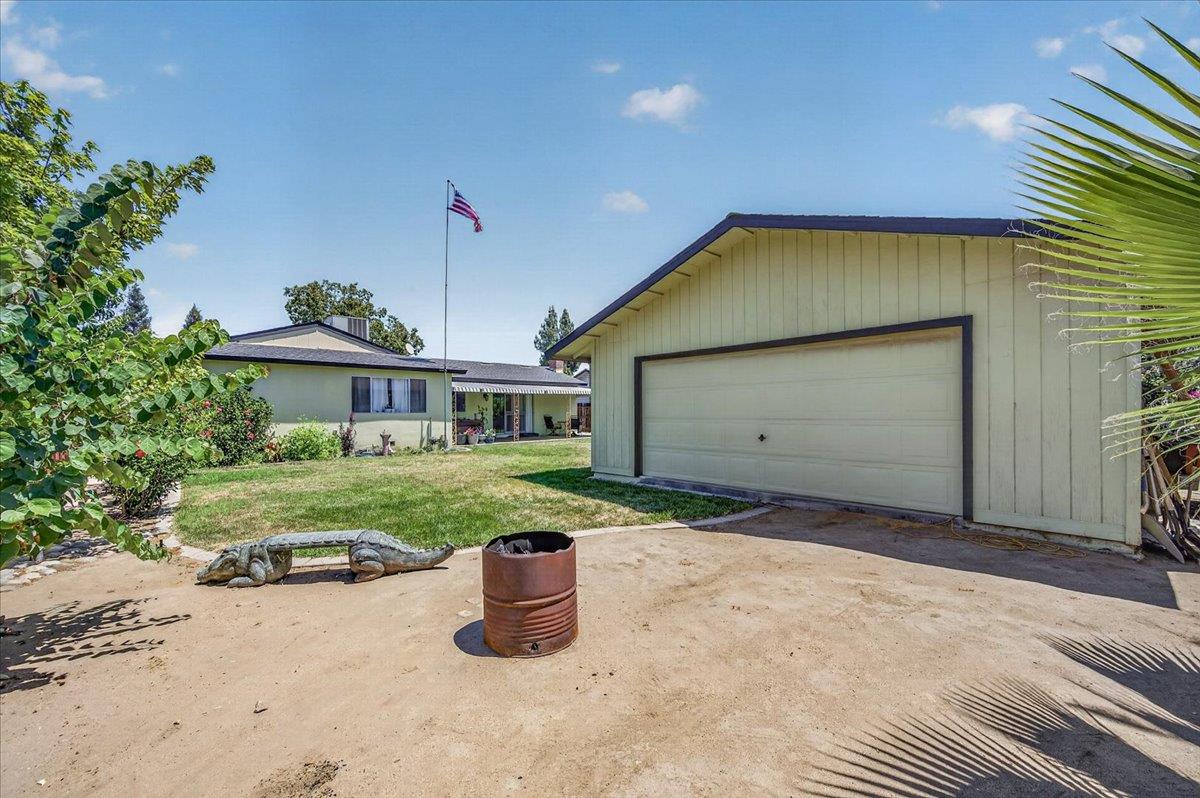 1726 Fairmont Ave, Clovis, CA 93611