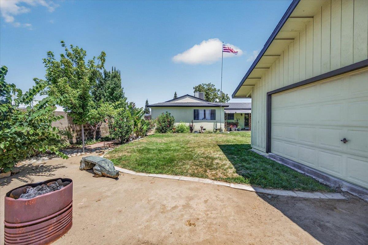 1726 Fairmont Ave, Clovis, CA 93611