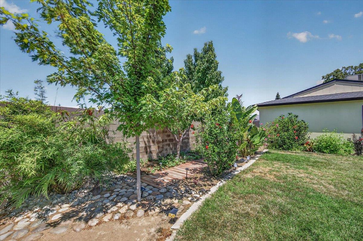 1726 Fairmont Ave, Clovis, CA 93611