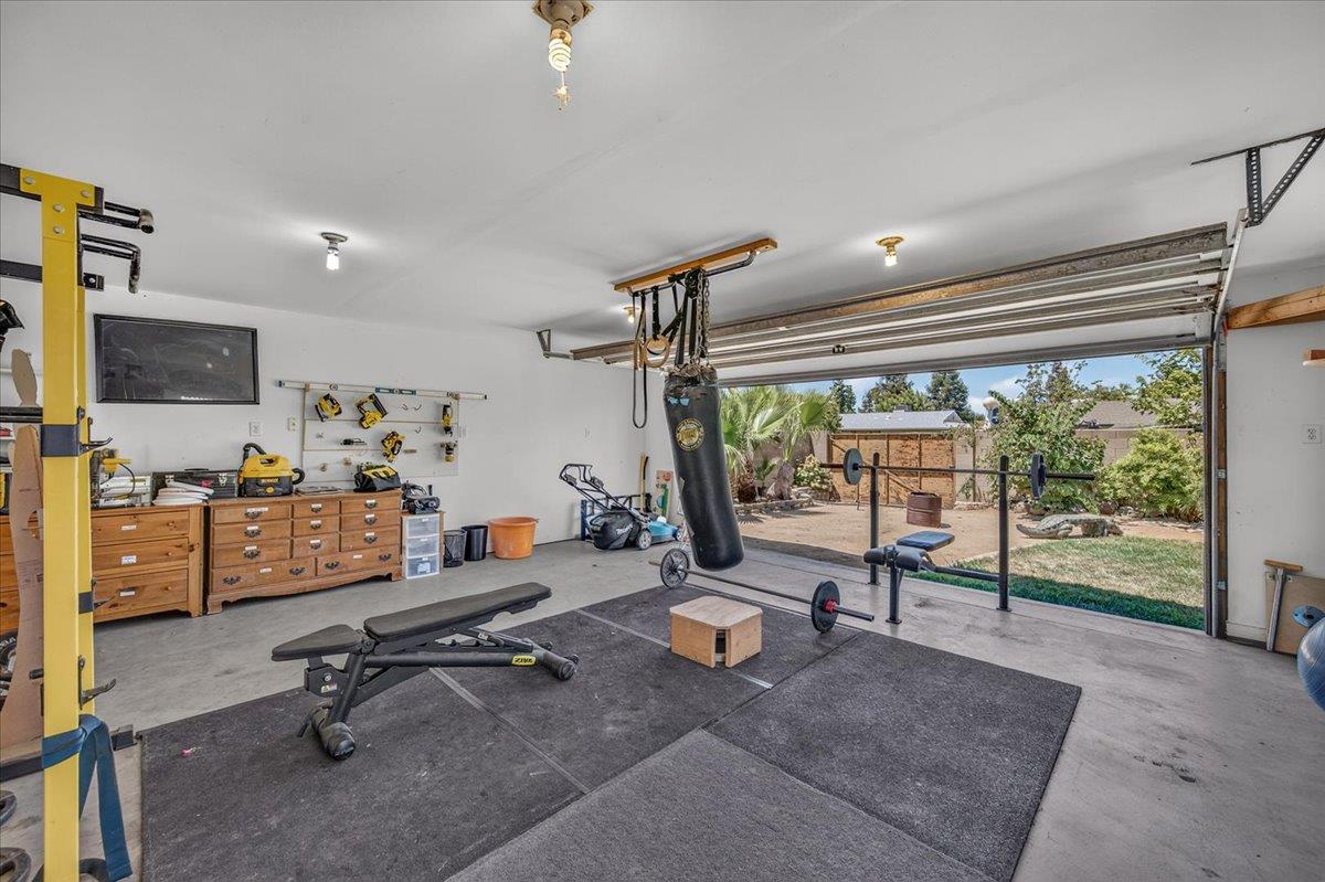 1726 Fairmont Ave, Clovis, CA 93611