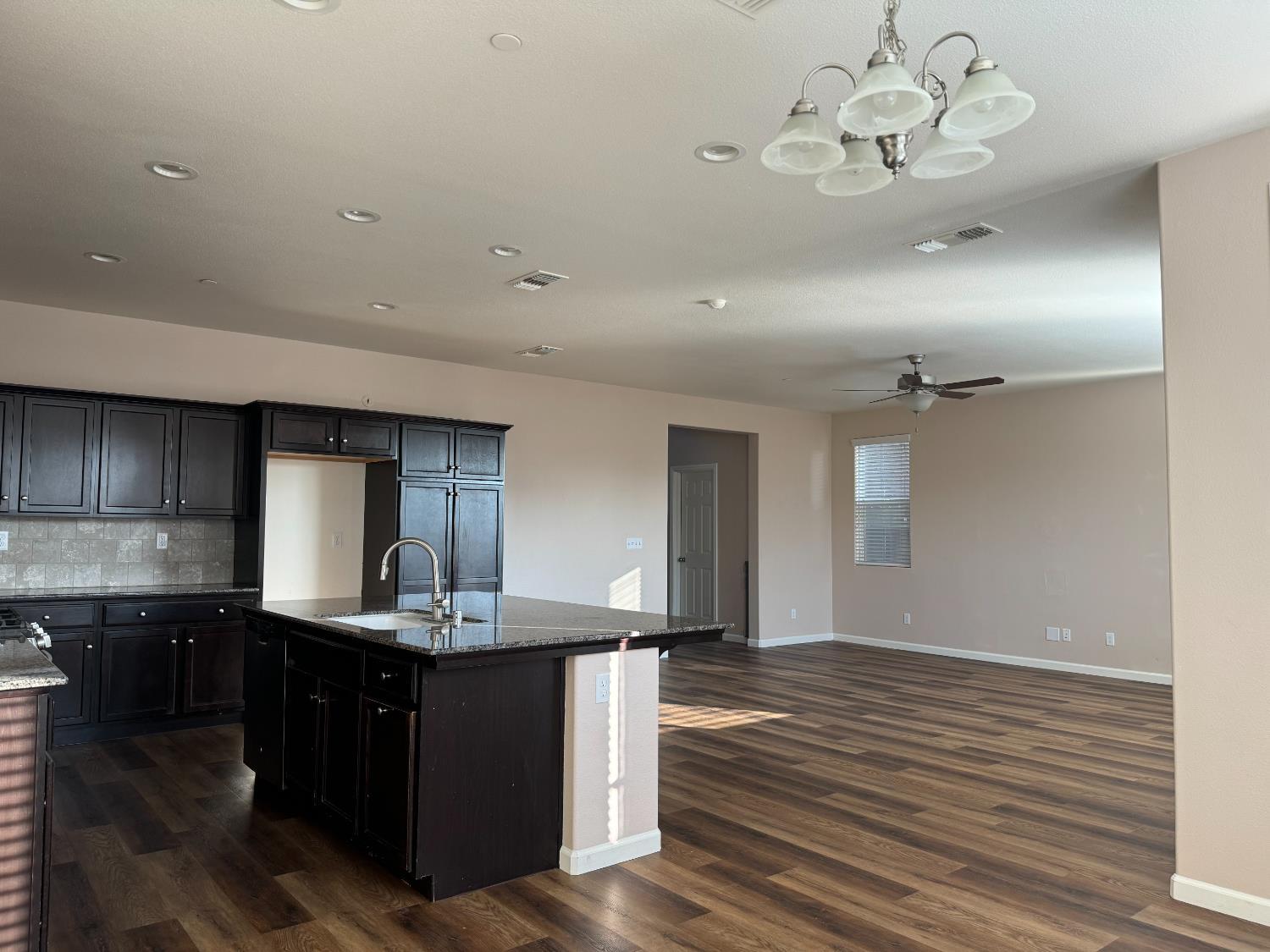 3364 Amanecer Ave, Clovis, CA 93619