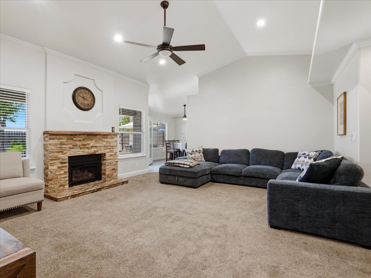 5373 W Dayton Ave, Fresno, CA 93722