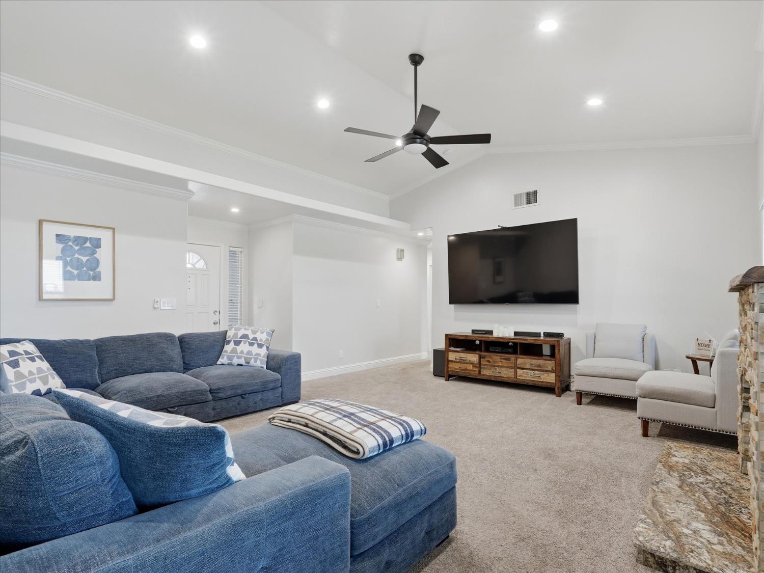5373 W Dayton Ave, Fresno, CA 93722