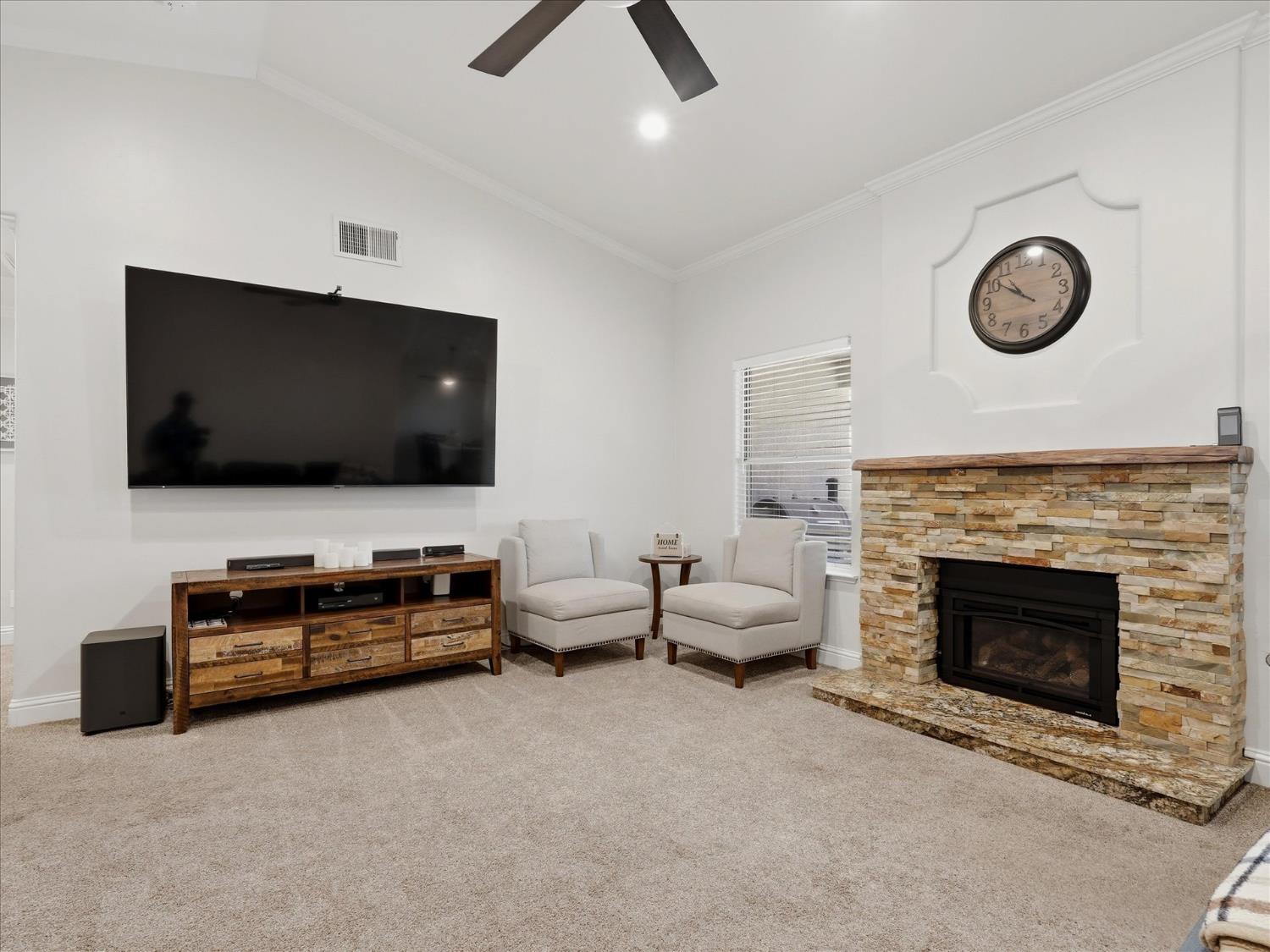 5373 W Dayton Ave, Fresno, CA 93722