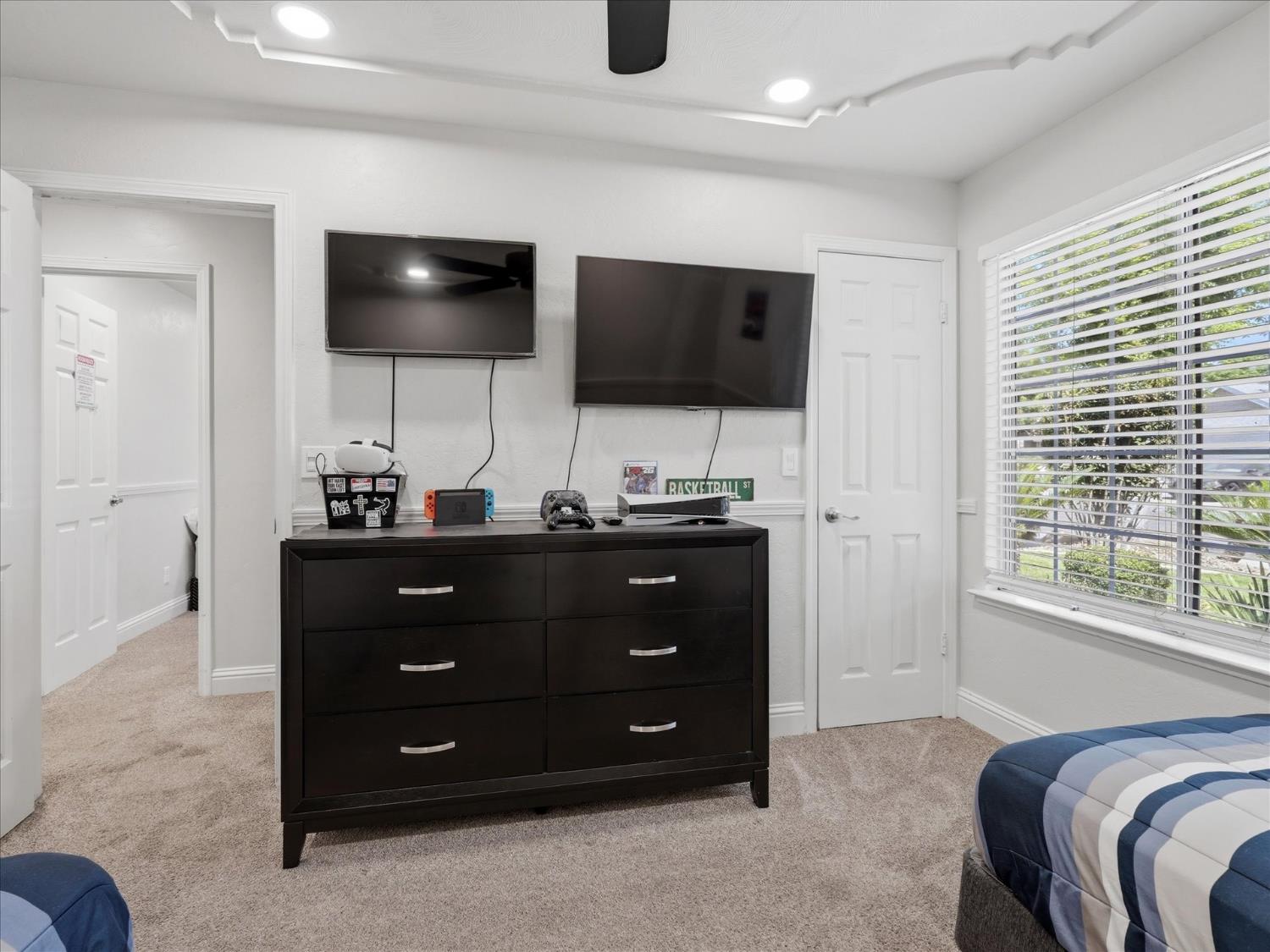 5373 W Dayton Ave, Fresno, CA 93722