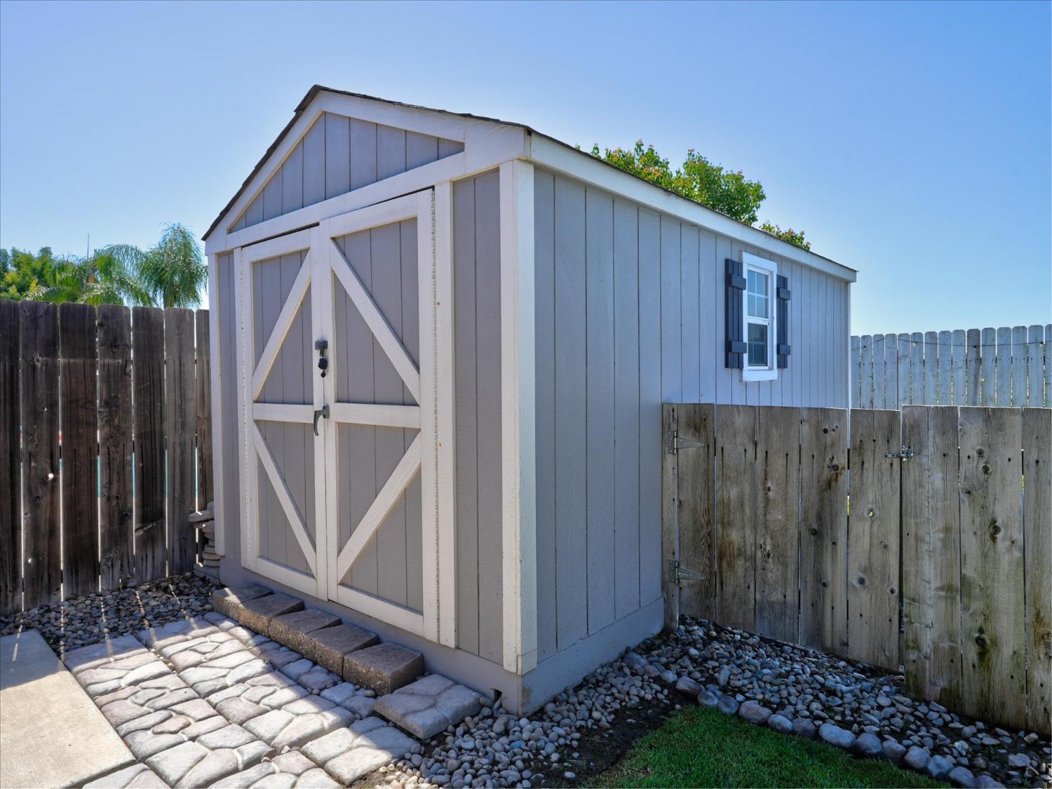 5373 W Dayton Ave, Fresno, CA 93722