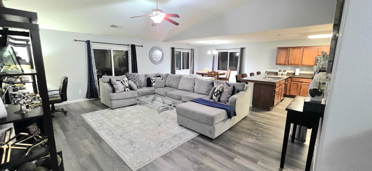 5892 W Garland Ave, Fresno, CA 93722