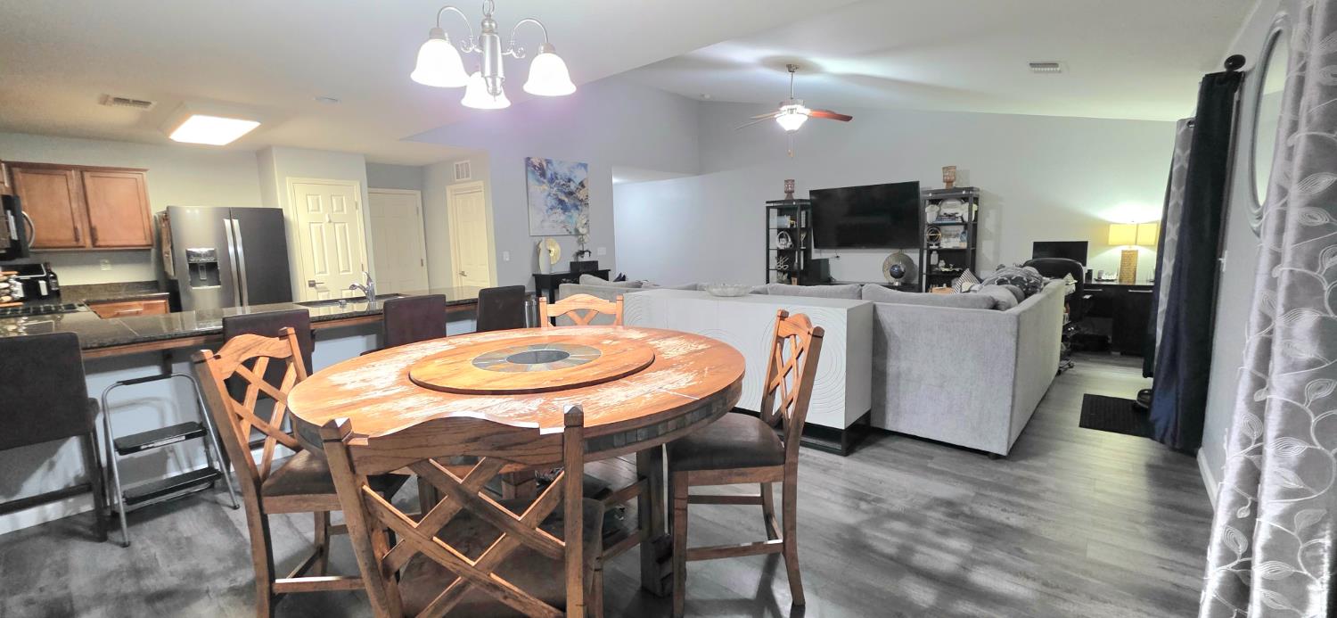 5892 W Garland Ave, Fresno, CA 93722