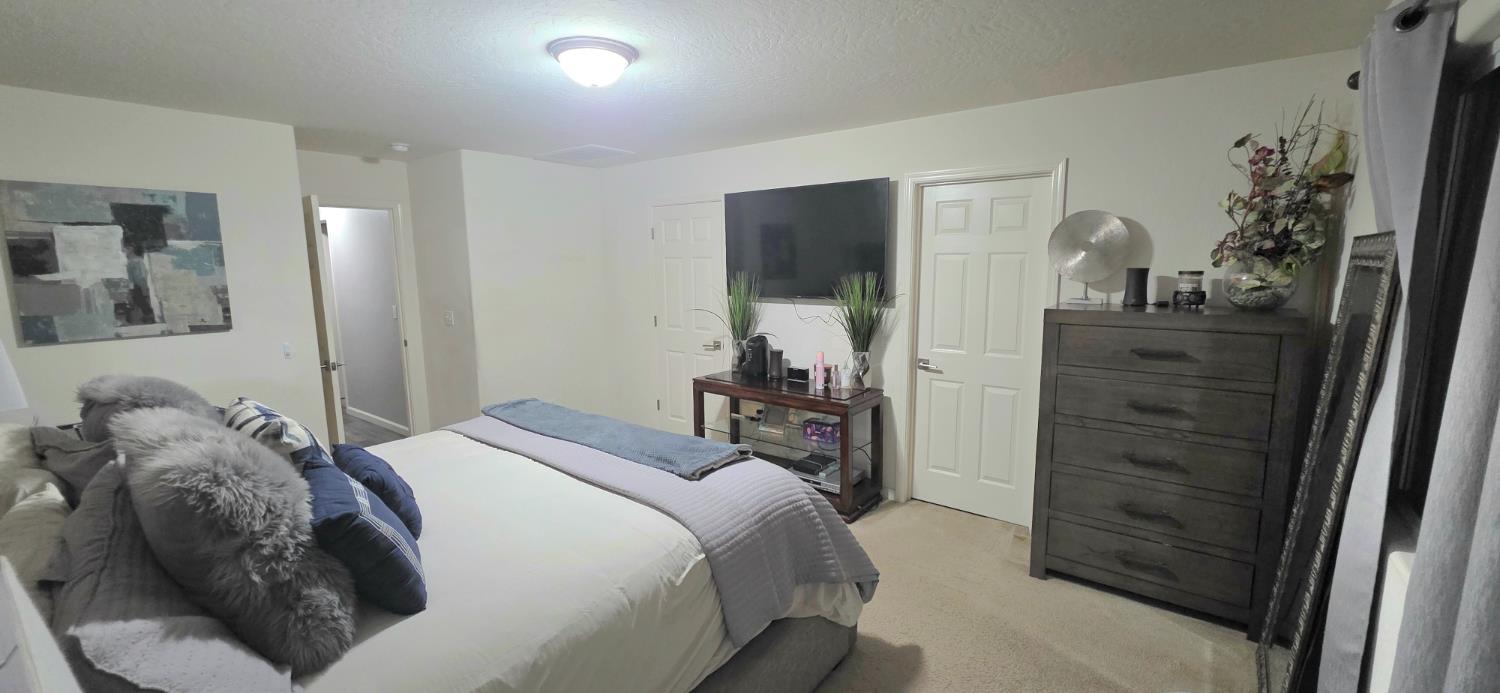 5892 W Garland Ave, Fresno, CA 93722