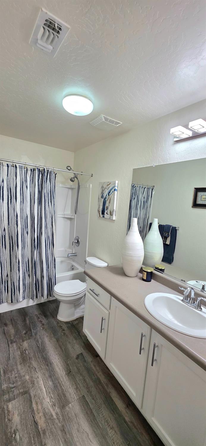 5892 W Garland Ave, Fresno, CA 93722