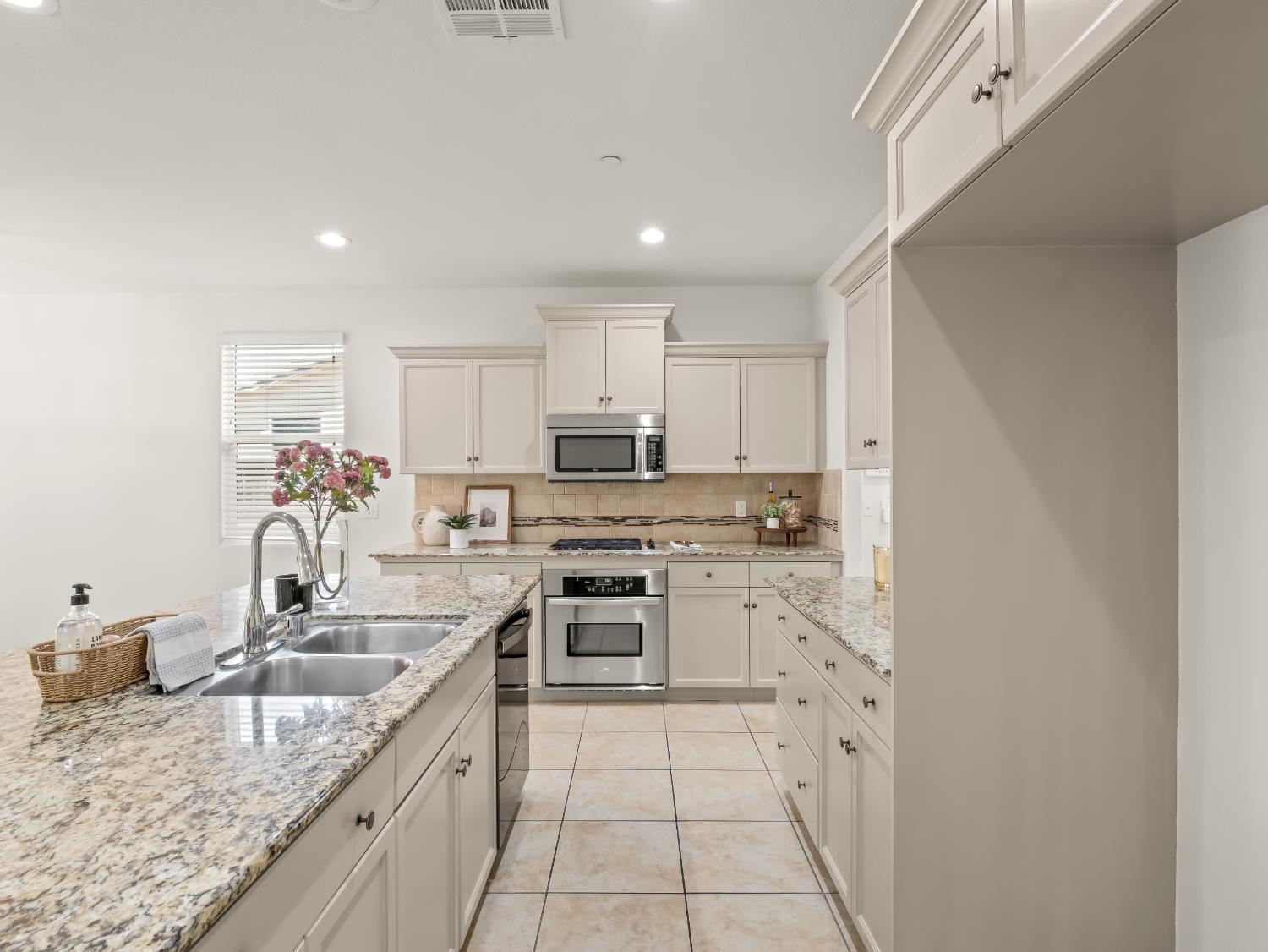4121 Chessa Ln, Clovis, CA 93619