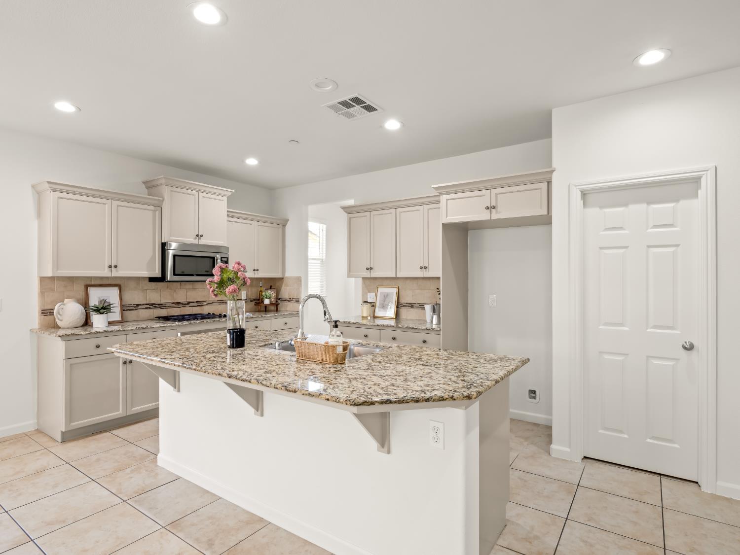 4121 Chessa Ln, Clovis, CA 93619