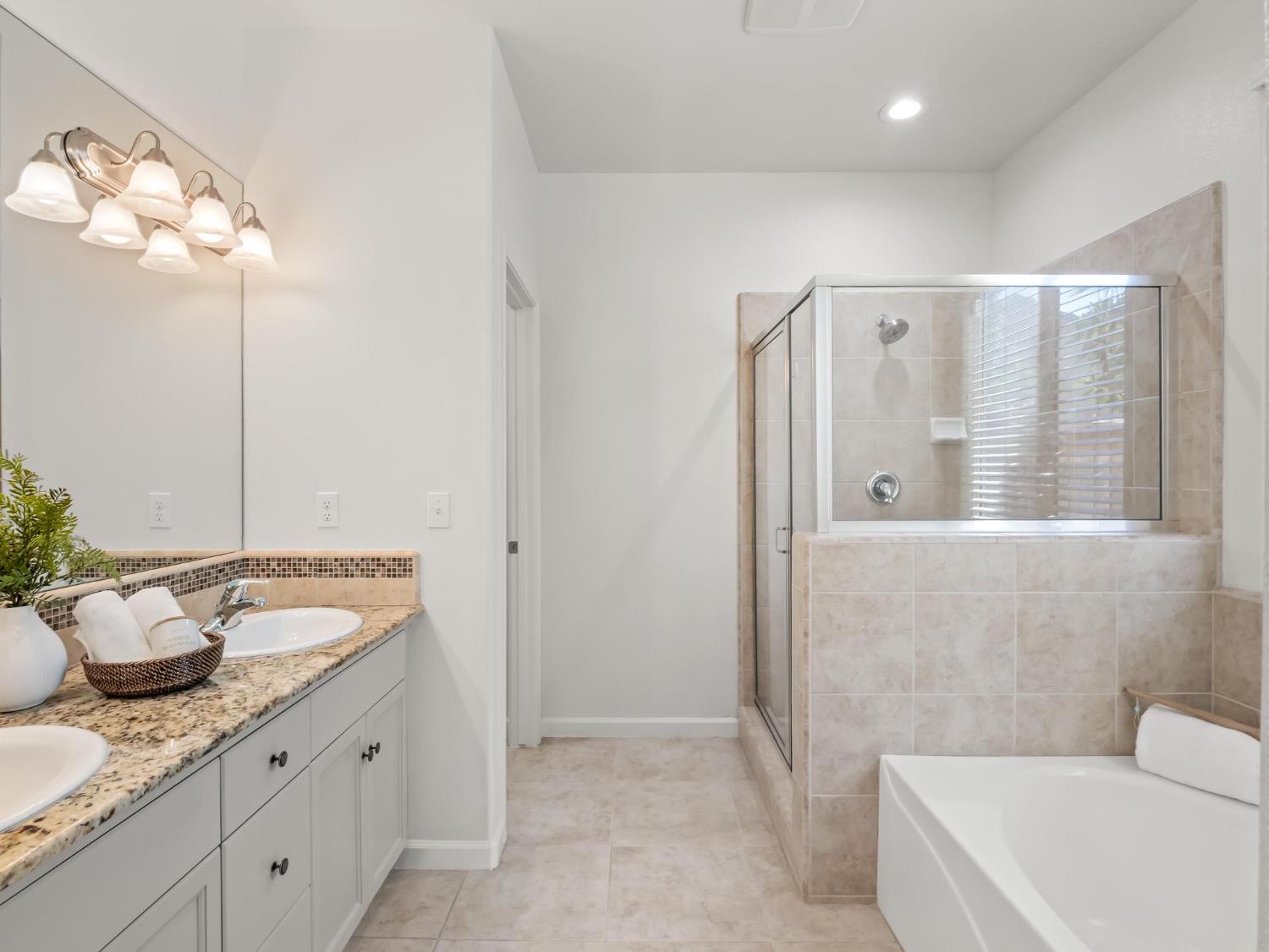 4121 Chessa Ln, Clovis, CA 93619