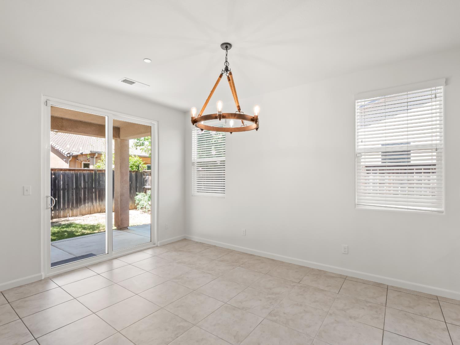 4121 Chessa Ln, Clovis, CA 93619