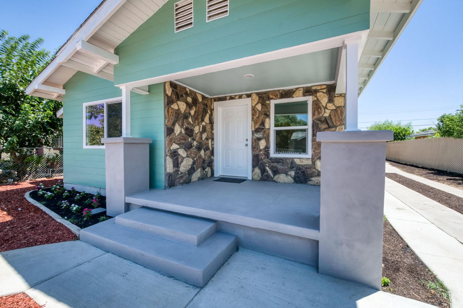 2185 S Holly Ave, Fresno, CA 93657