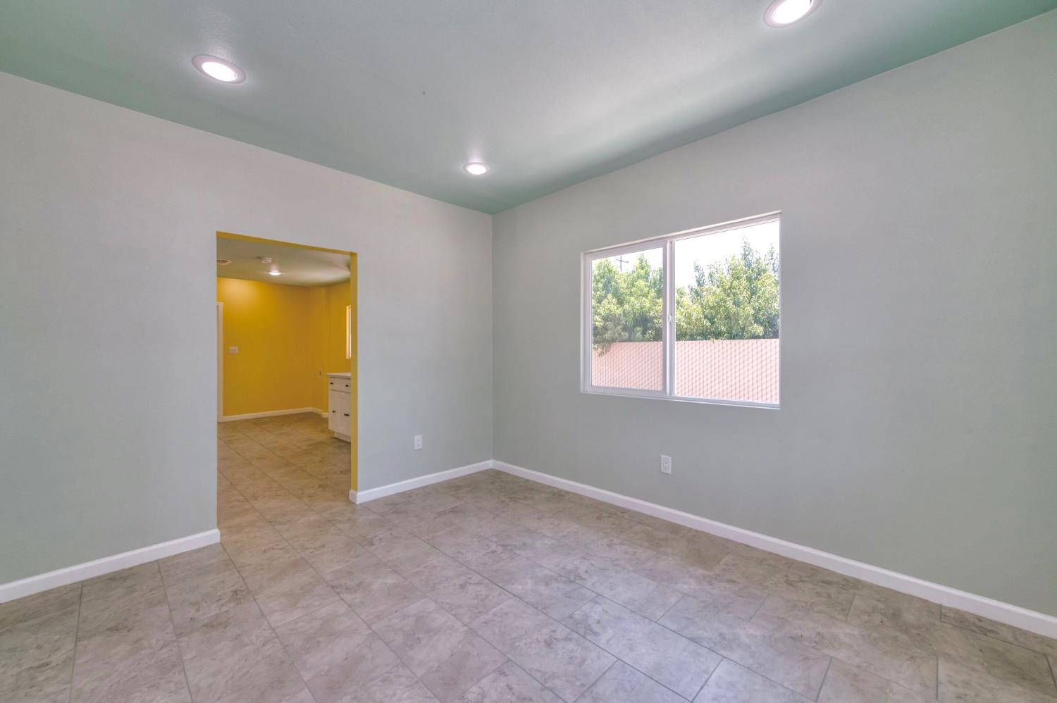 2185 S Holly Ave, Fresno, CA 93657