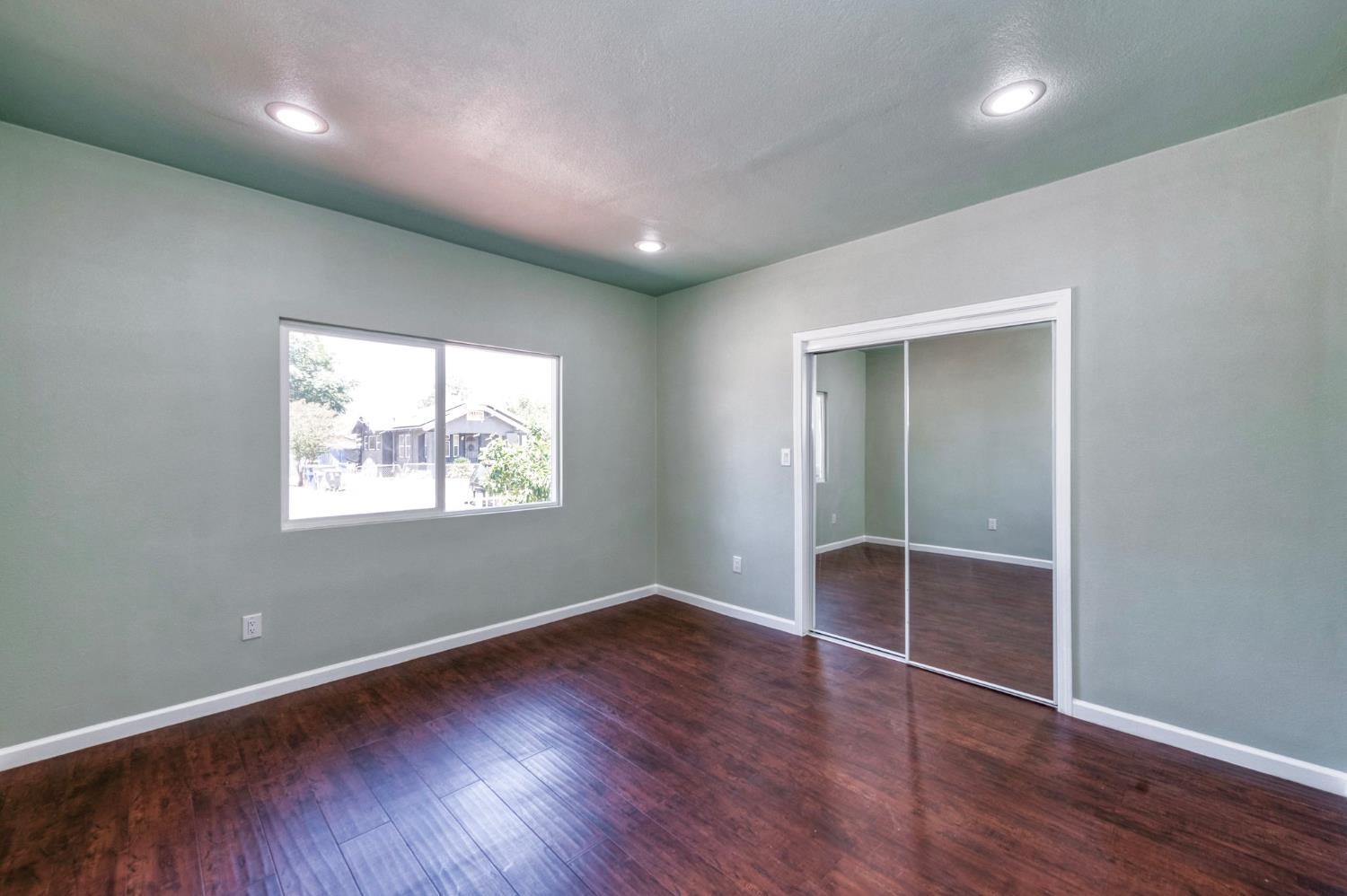2185 S Holly Ave, Fresno, CA 93657