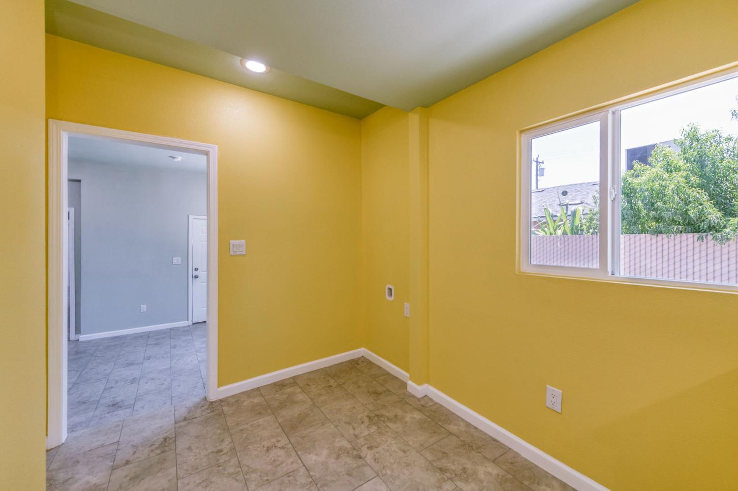 2185 S Holly Ave, Fresno, CA 93657