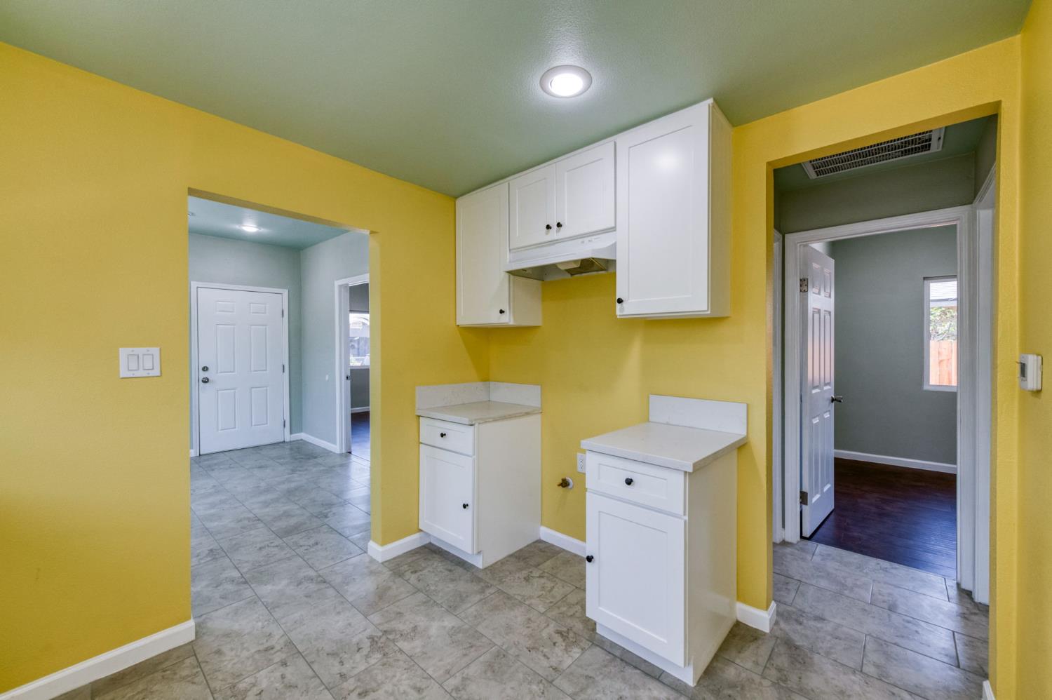 2185 S Holly Ave, Fresno, CA 93657